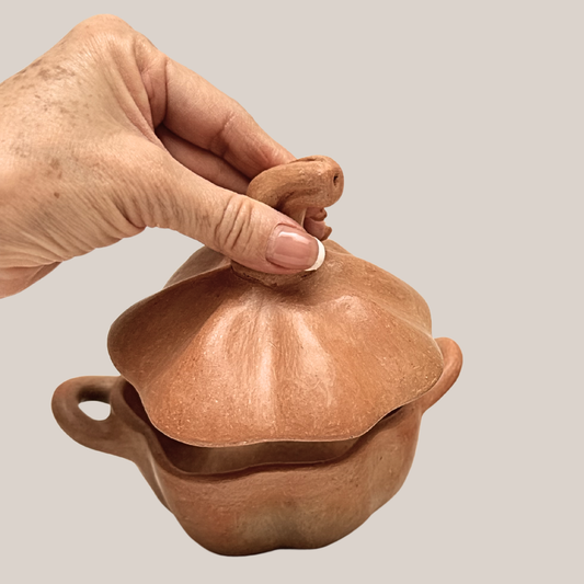 Sopero, Calabacita con asas y tapa