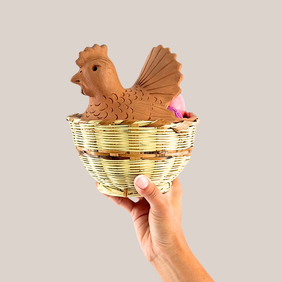 Gallina en canasta, Jarrón Decorativo