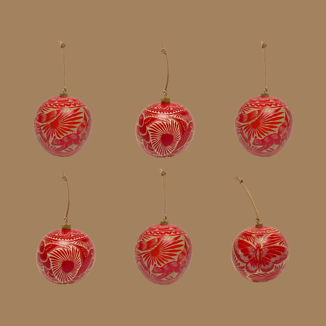 Esfera Natural con Cordón Gamuza | Rojo Carmín (Set 6 Piezas)