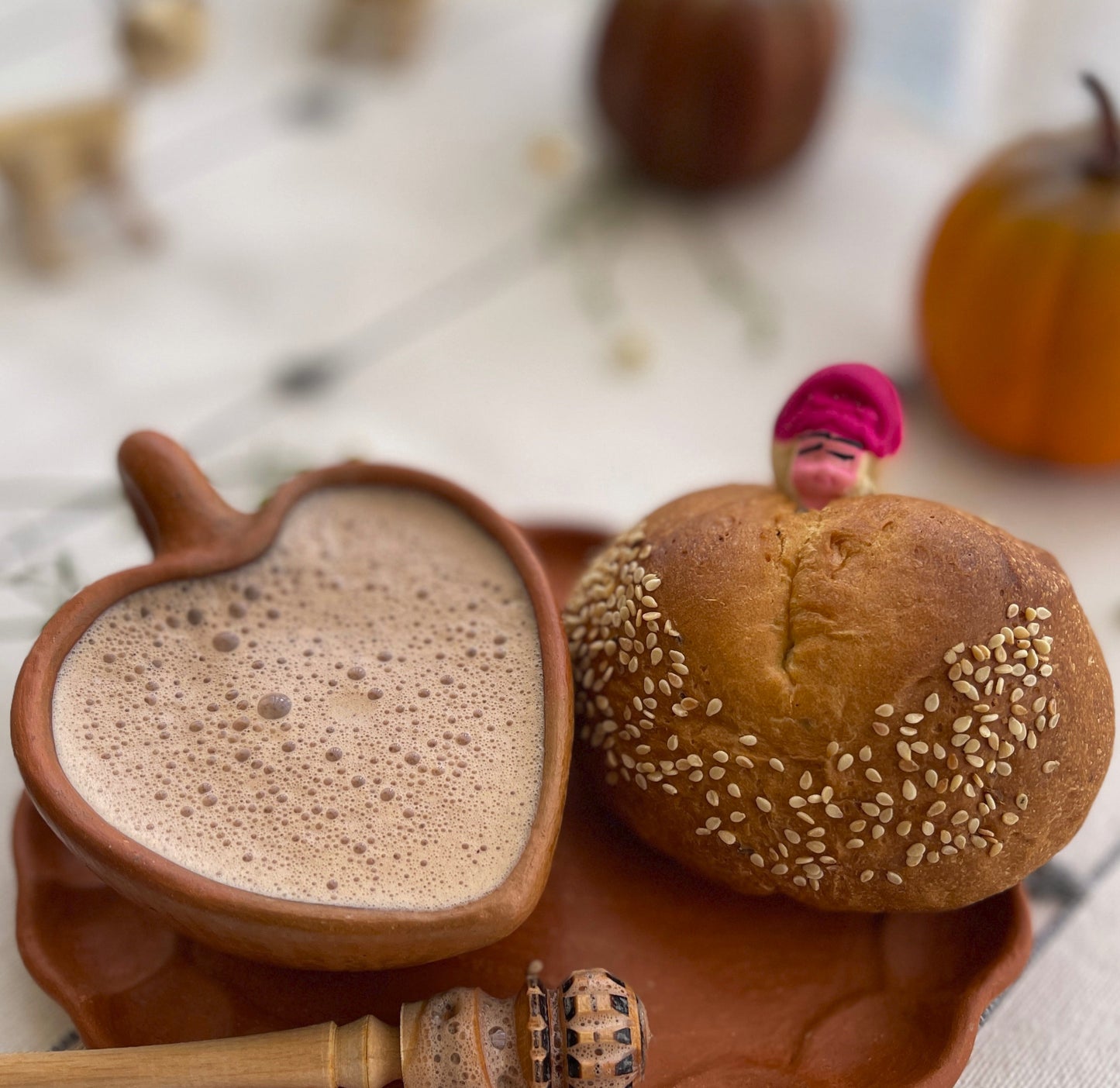 Enedina, Taza con plato